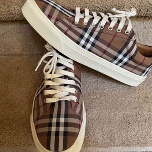 Burberry sneakers size 12.5 (46)
